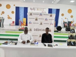 Littérature – “Le monde soupire après toi”, premier livre de Lionel Amani Somahoué, dédicacé